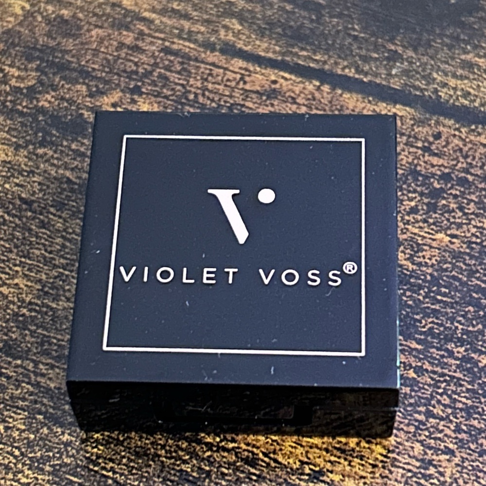 VIOLET VOSS Single Eyeshadow in Nude Sparks - Picture 3 of 4